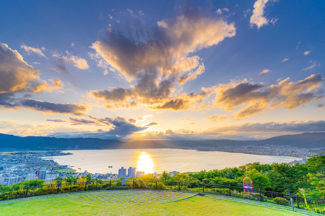 夕暮れの諏訪湖